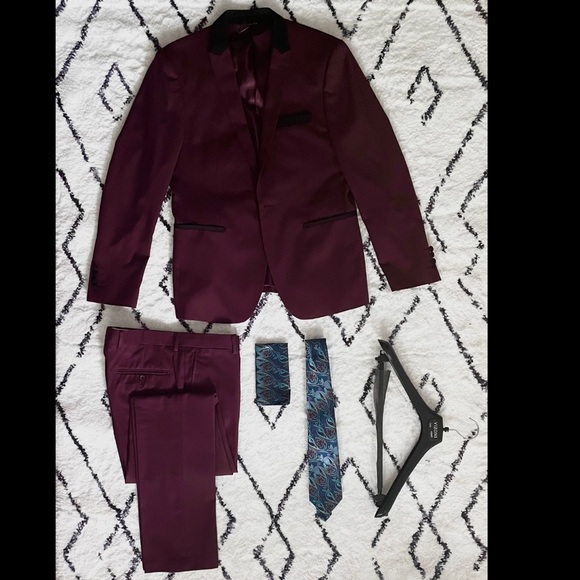 Di Giovanni suit - Picture 1 of 3